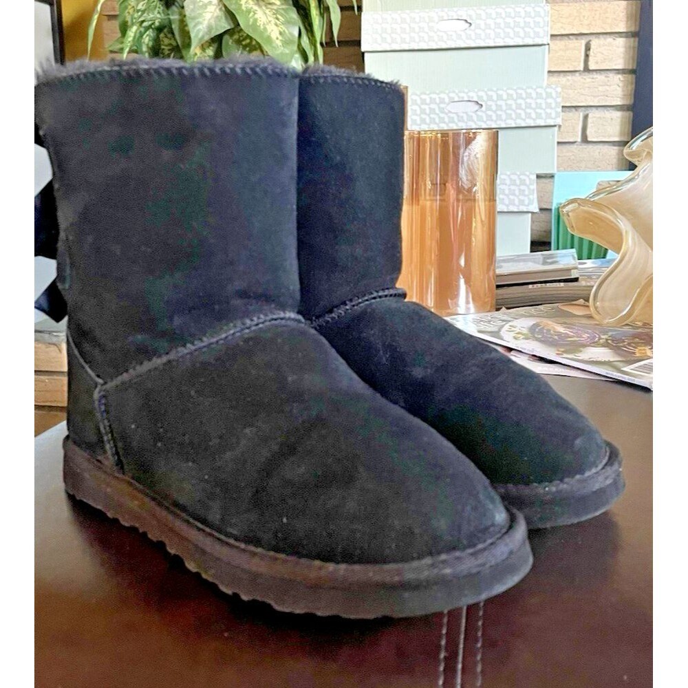 UGG Australia Bailey Bow Black Suede Sheepskin Lined Mid-Calf Boots US 9